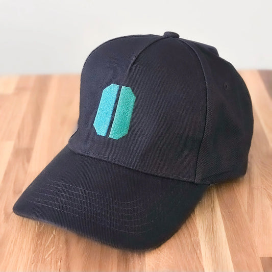 Kepurėlė su siuvinėta pupele MB Geros dienos kava